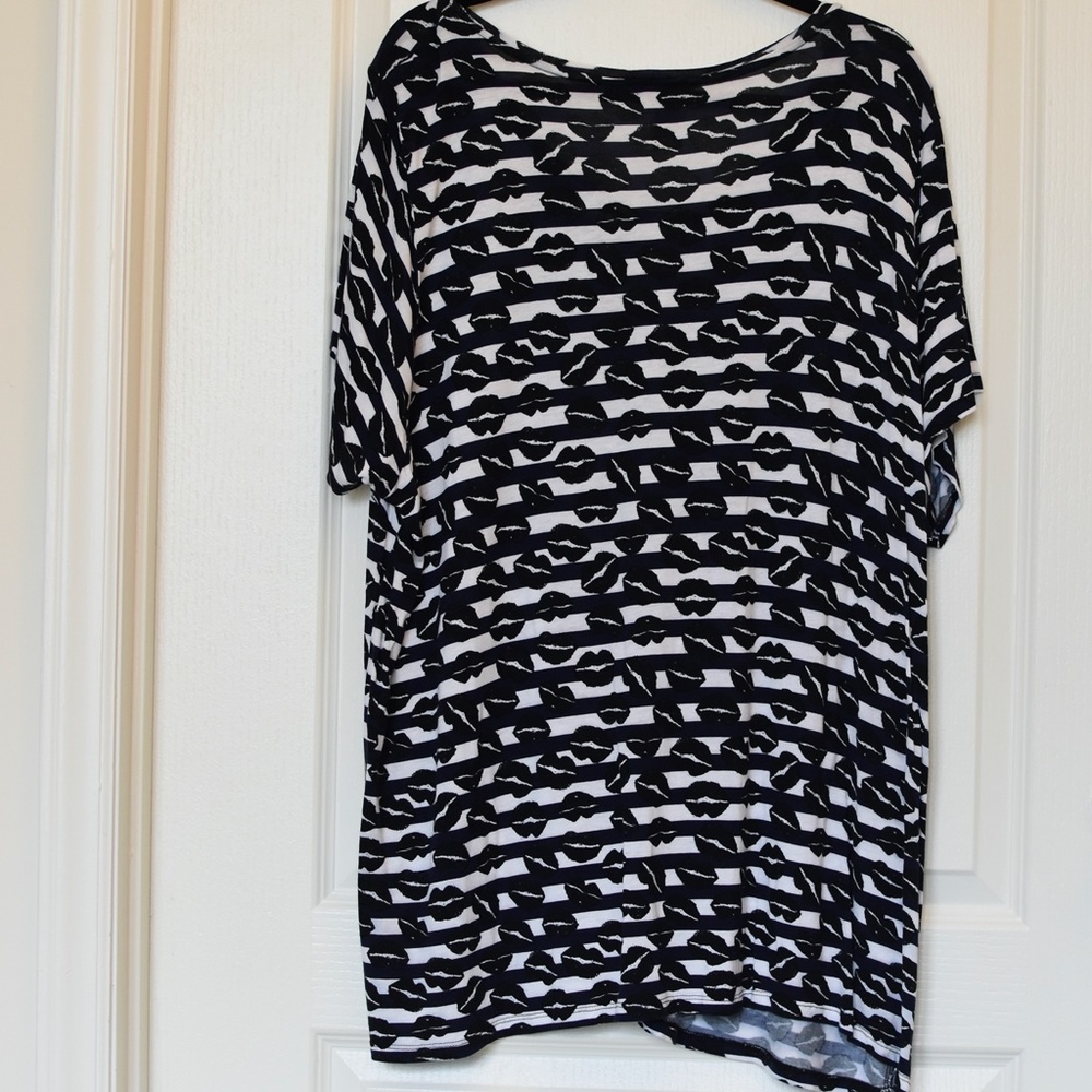 H&M+ Blue and Black Lips Top - Picture 2 of 5